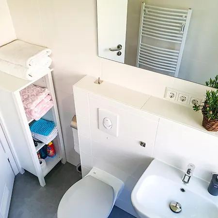 Enjoy The Beauty Of Apartment Uberlingen