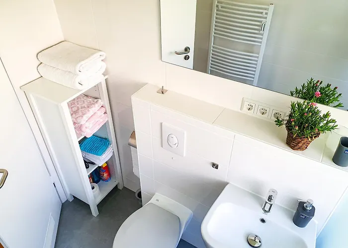 Enjoy The Beauty Of Apartment Uberlingen